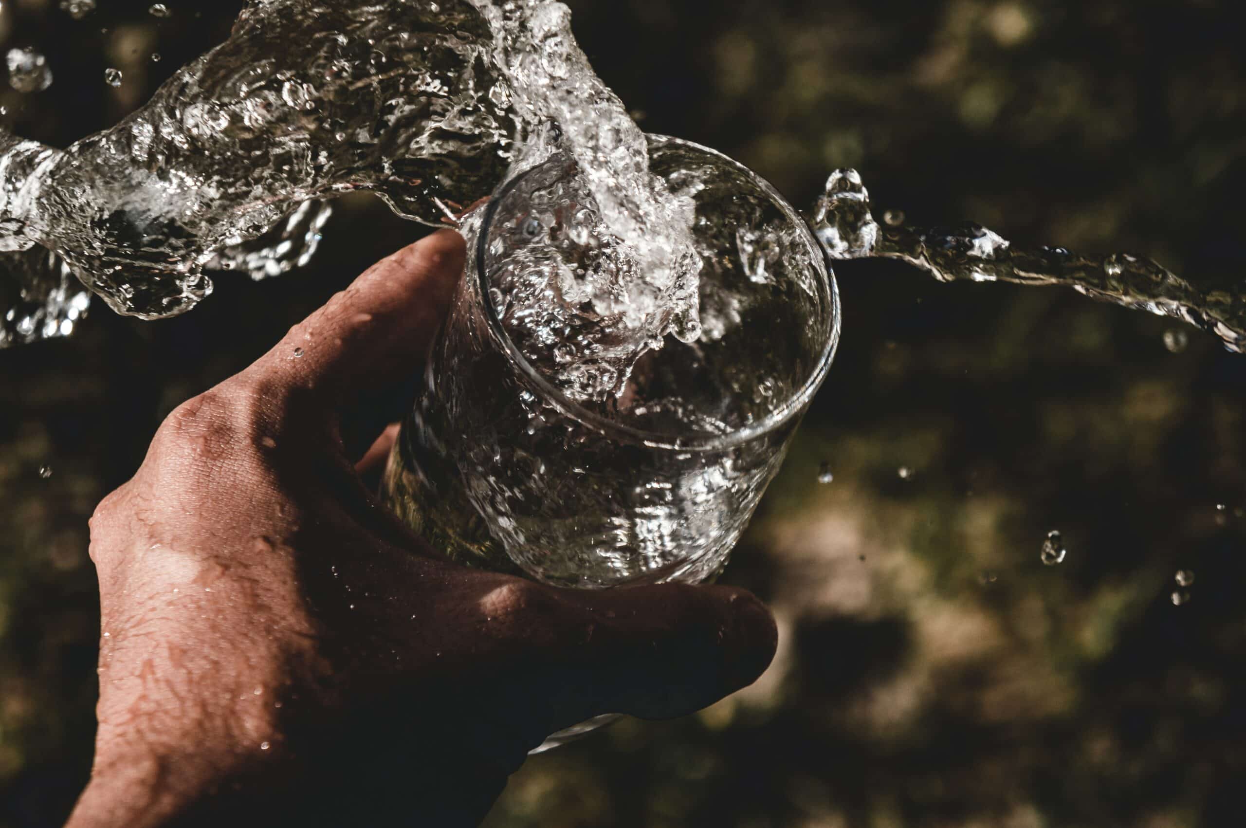 anderson-rian-klwak-FdEiA-unsplash (1) Water spilling from a glass