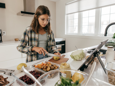 Helping Your Teen Build a Healthy Relationship With Food